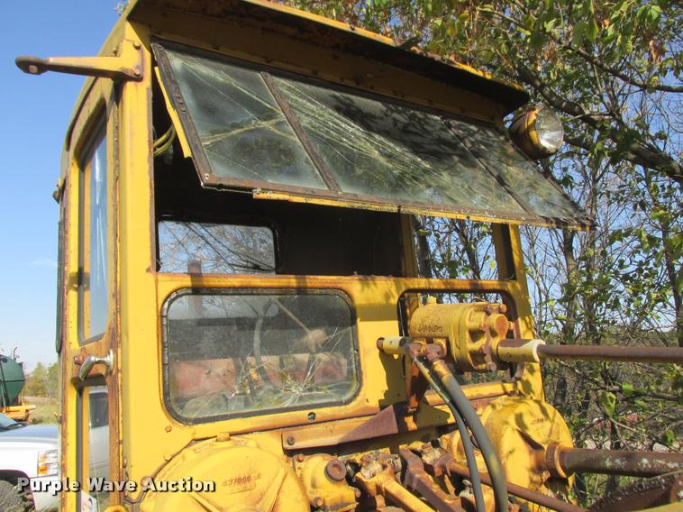 image for item K4241 1940 Caterpillar 12 rigid frame motor grader