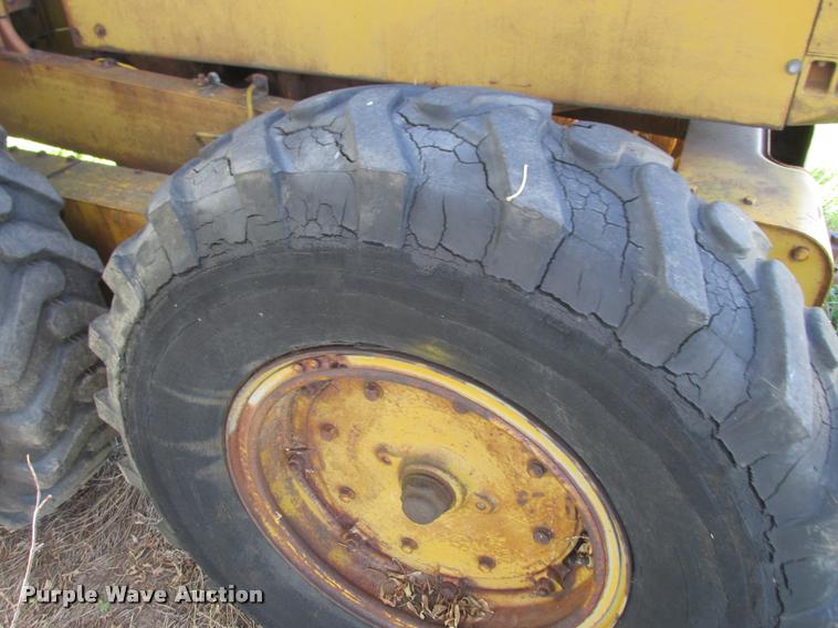 image for item K4241 1940 Caterpillar 12 rigid frame motor grader