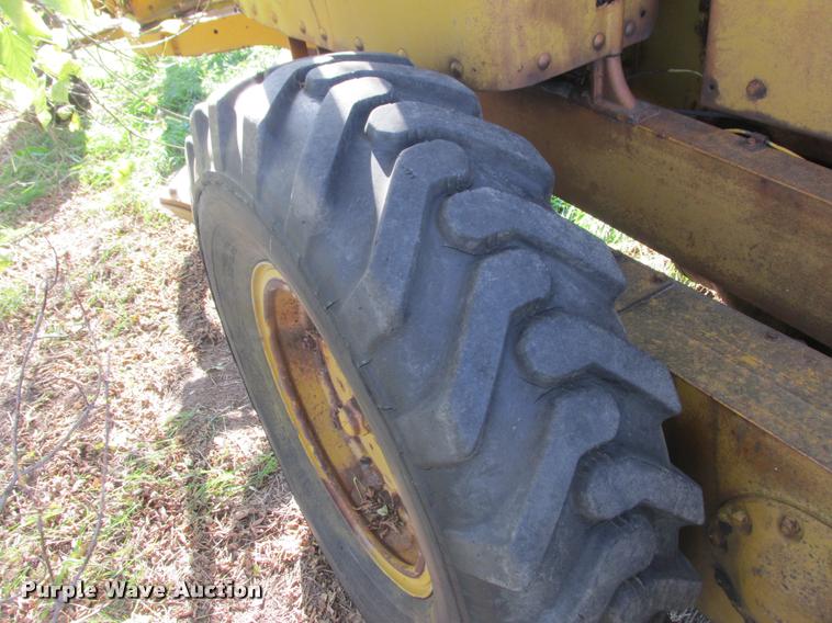 image for item K4241 1940 Caterpillar 12 rigid frame motor grader