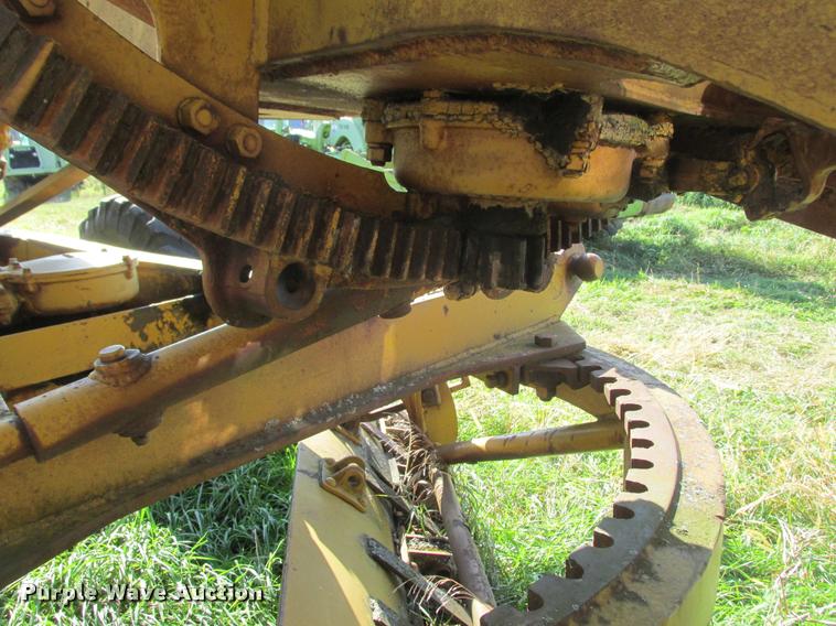 image for item K4241 1940 Caterpillar 12 rigid frame motor grader