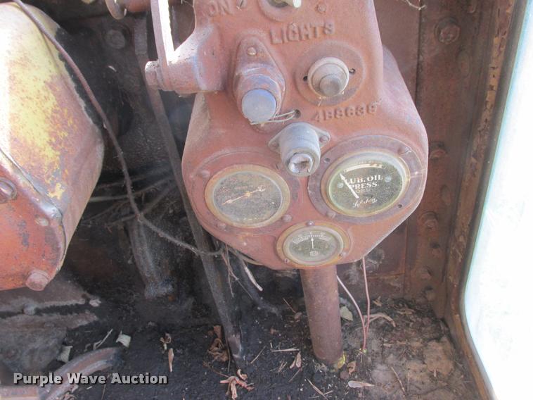 image for item K4241 1940 Caterpillar 12 rigid frame motor grader