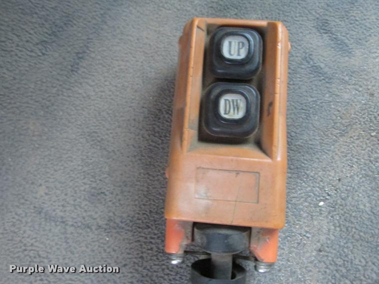 image for item K4245 2000 Ford F550 Super Duty dump truck