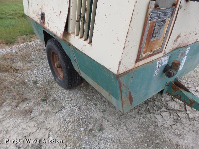 image for item K5652 Sullair 185Q air compressor