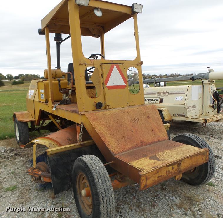 image for item K5653 Broce RJ300 broom