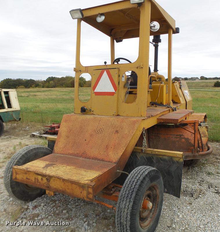 image for item K5653 Broce RJ300 broom