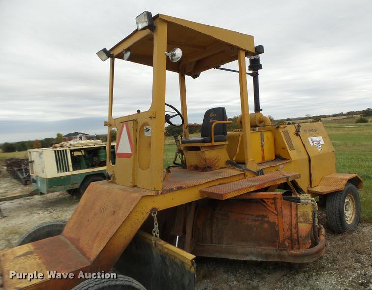 image for item K5653 Broce RJ300 broom