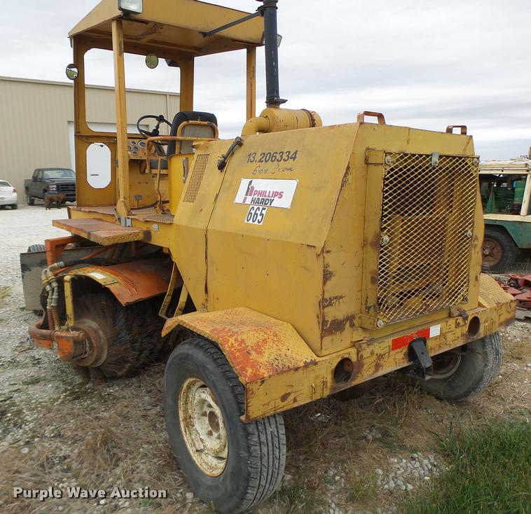 image for item K5653 Broce RJ300 broom