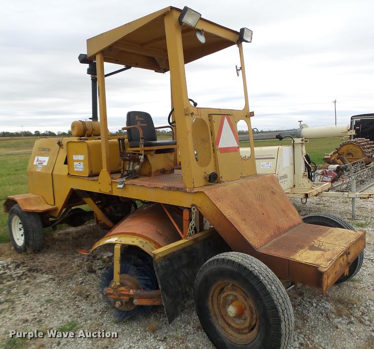 image for item K5653 Broce RJ300 broom