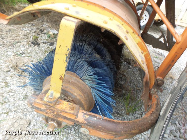 image for item K5653 Broce RJ300 broom