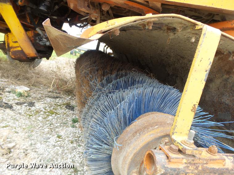 image for item K5653 Broce RJ300 broom