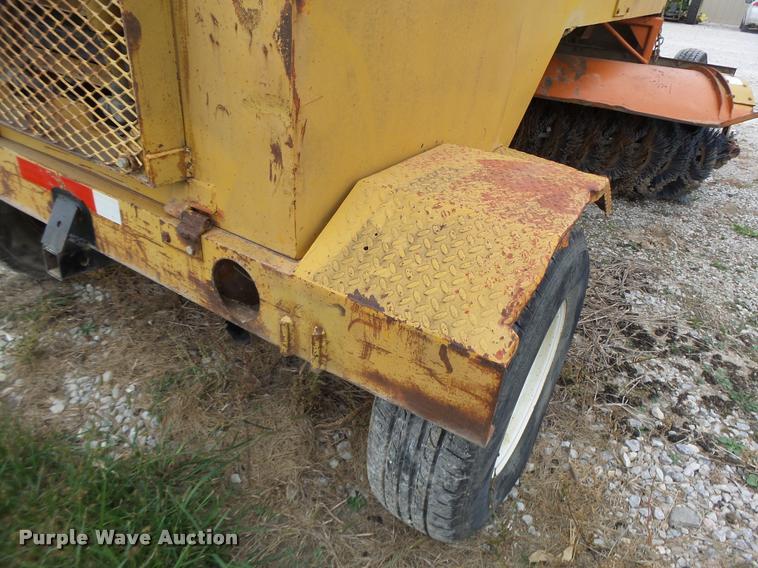 image for item K5653 Broce RJ300 broom