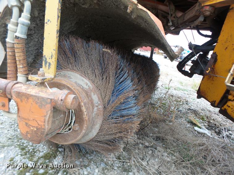 image for item K5653 Broce RJ300 broom