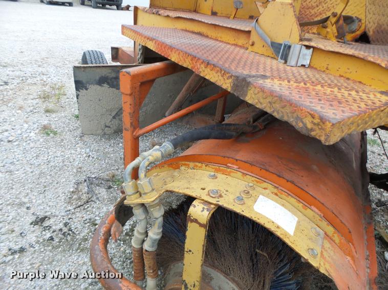 image for item K5653 Broce RJ300 broom