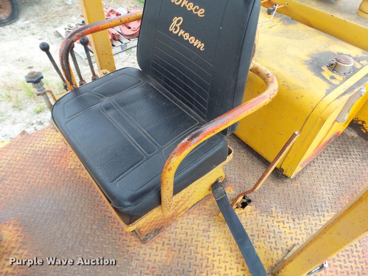 image for item K5653 Broce RJ300 broom