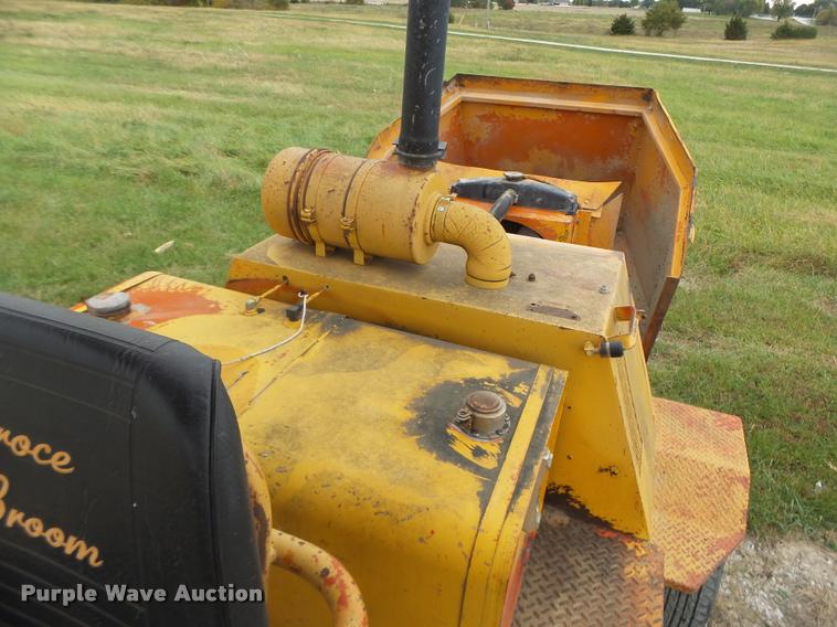 image for item K5653 Broce RJ300 broom