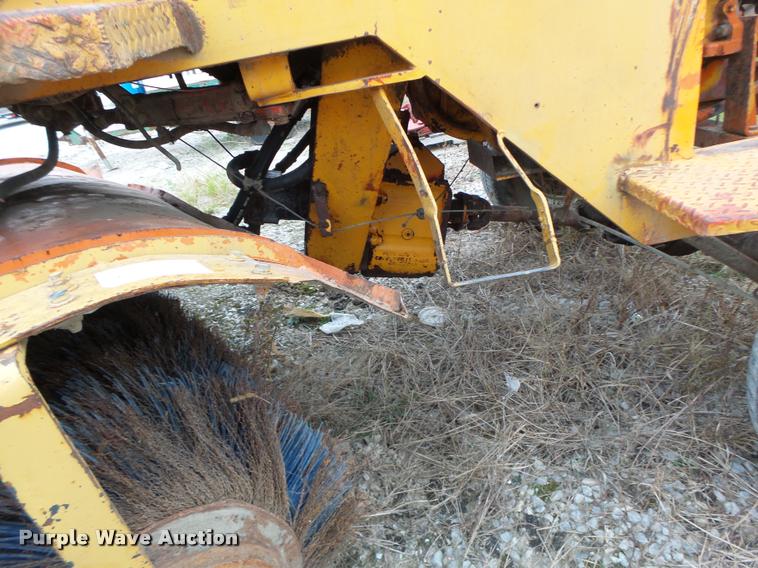 image for item K5653 Broce RJ300 broom