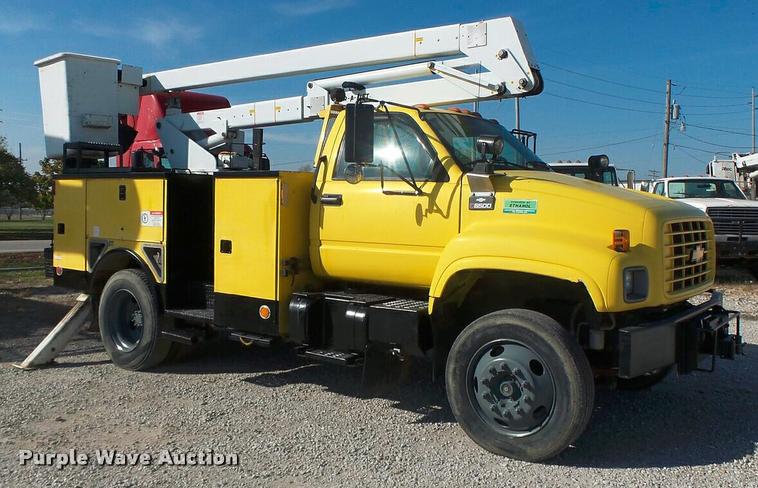 image for item K5663 2001 Chevrolet C6500 bucket truck