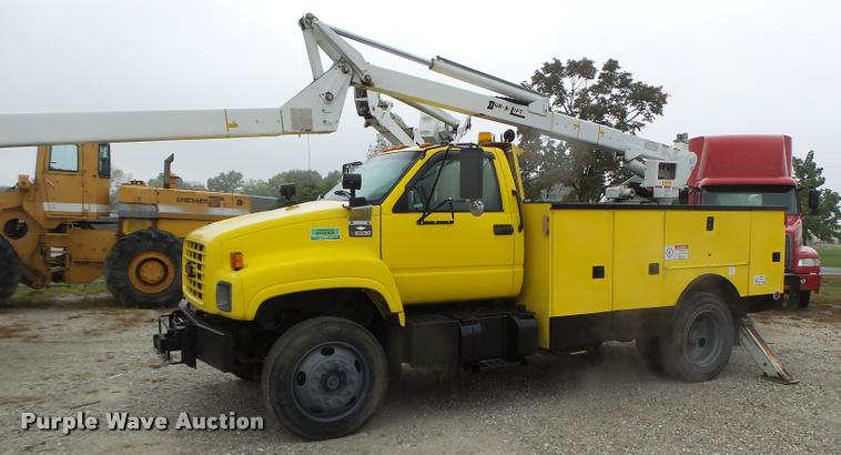 image for item K5663 2001 Chevrolet C6500 bucket truck