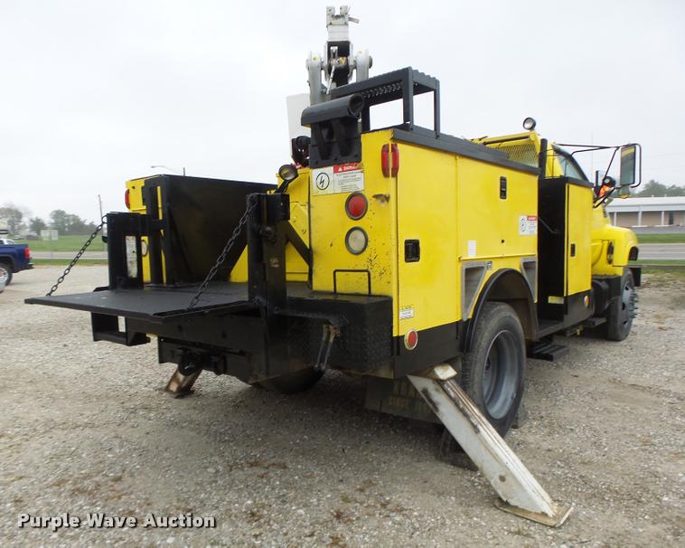 image for item K5663 2001 Chevrolet C6500 bucket truck