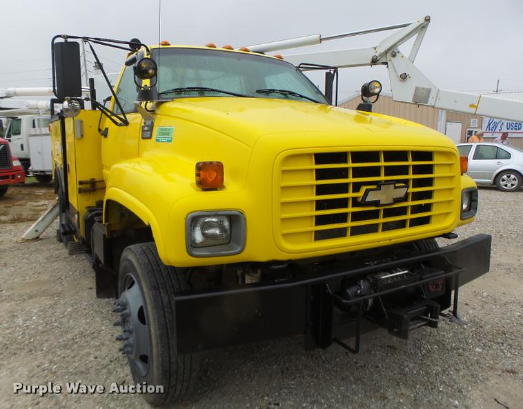 image for item K5663 2001 Chevrolet C6500 bucket truck