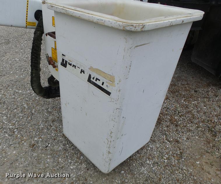 image for item K5663 2001 Chevrolet C6500 bucket truck