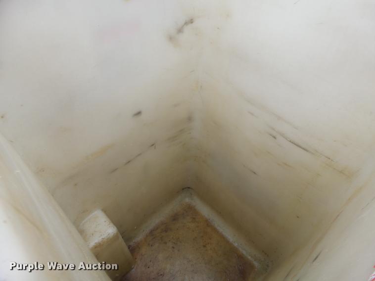 image for item K5663 2001 Chevrolet C6500 bucket truck