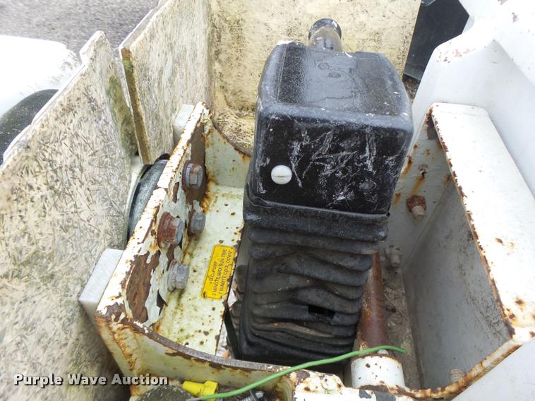 image for item K5663 2001 Chevrolet C6500 bucket truck