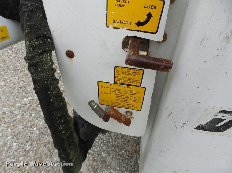 image for item K5663 2001 Chevrolet C6500 bucket truck