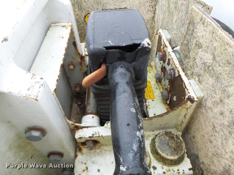 image for item K5663 2001 Chevrolet C6500 bucket truck