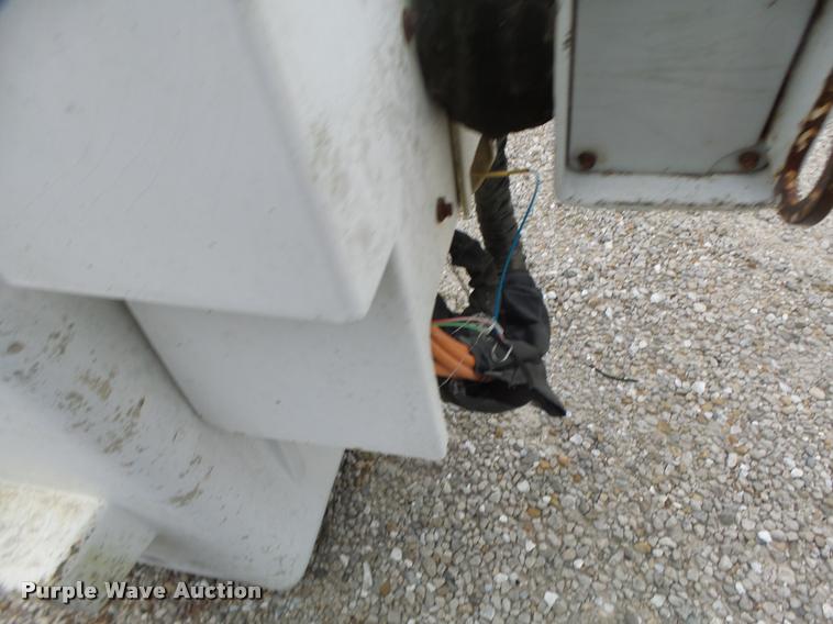 image for item K5663 2001 Chevrolet C6500 bucket truck