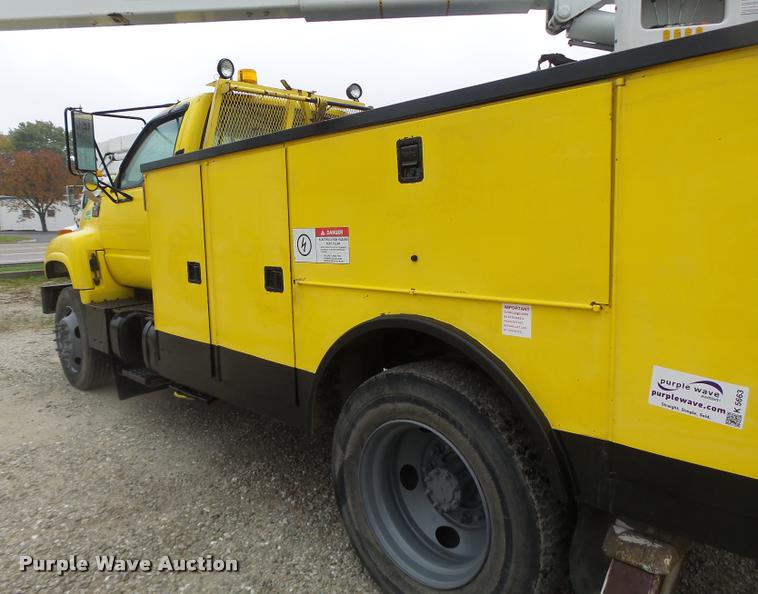 image for item K5663 2001 Chevrolet C6500 bucket truck