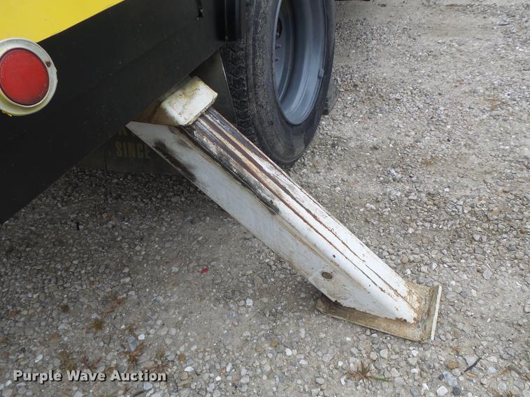 image for item K5663 2001 Chevrolet C6500 bucket truck