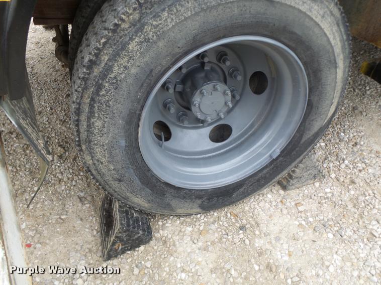 image for item K5663 2001 Chevrolet C6500 bucket truck