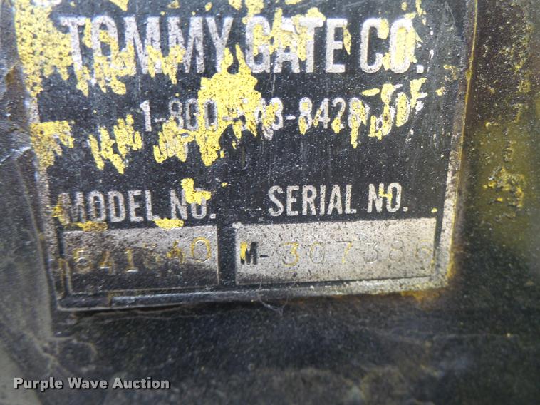 image for item K5663 2001 Chevrolet C6500 bucket truck