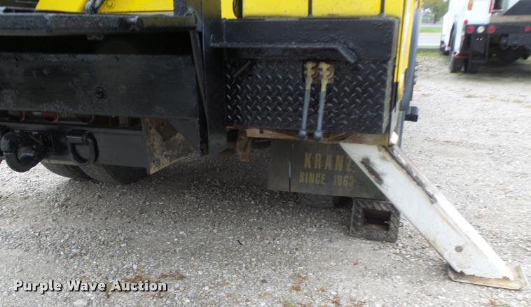 image for item K5663 2001 Chevrolet C6500 bucket truck