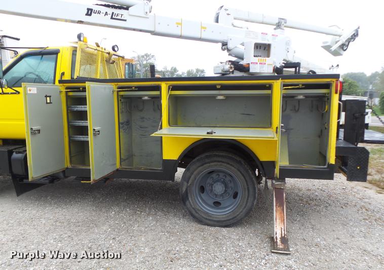 image for item K5663 2001 Chevrolet C6500 bucket truck