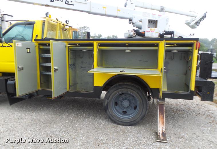 image for item K5663 2001 Chevrolet C6500 bucket truck