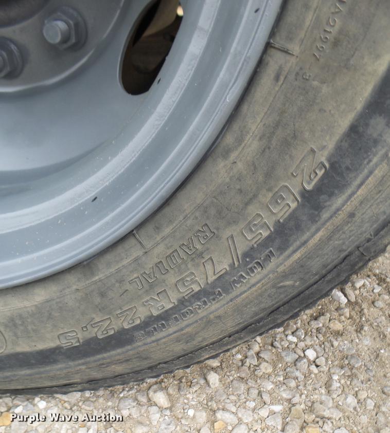 image for item K5663 2001 Chevrolet C6500 bucket truck