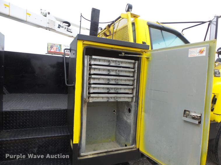 image for item K5663 2001 Chevrolet C6500 bucket truck