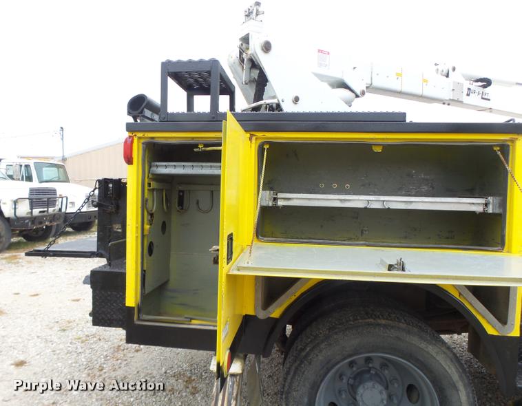 image for item K5663 2001 Chevrolet C6500 bucket truck