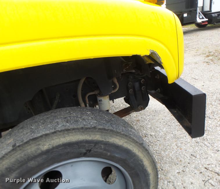 image for item K5663 2001 Chevrolet C6500 bucket truck