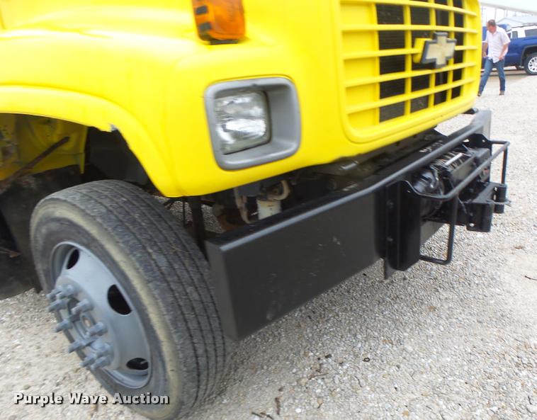 image for item K5663 2001 Chevrolet C6500 bucket truck