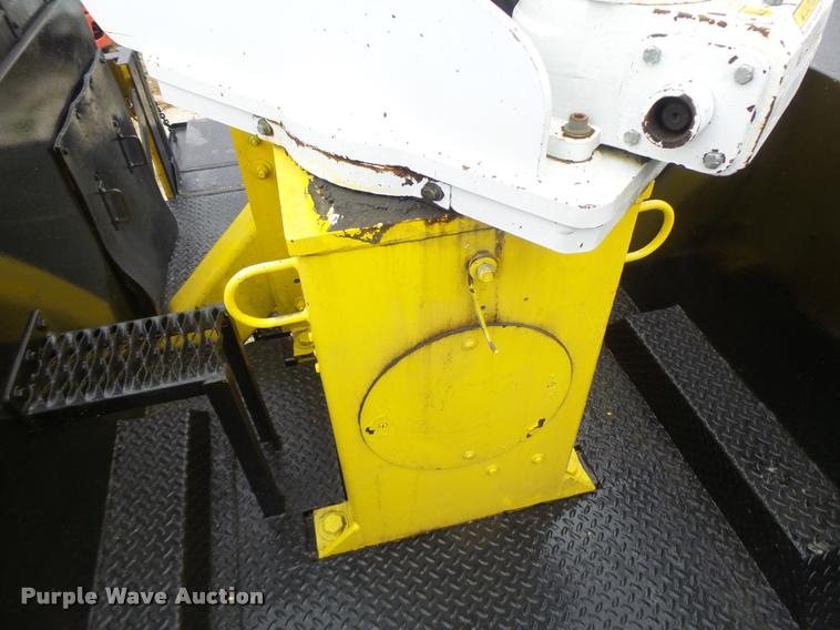 image for item K5663 2001 Chevrolet C6500 bucket truck