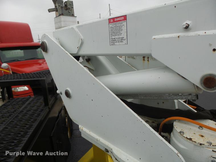 image for item K5663 2001 Chevrolet C6500 bucket truck