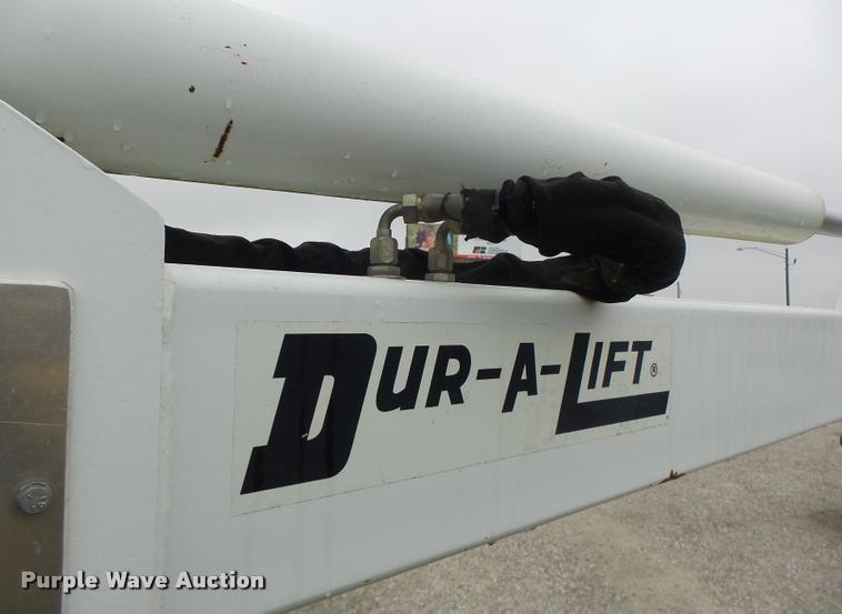 image for item K5663 2001 Chevrolet C6500 bucket truck