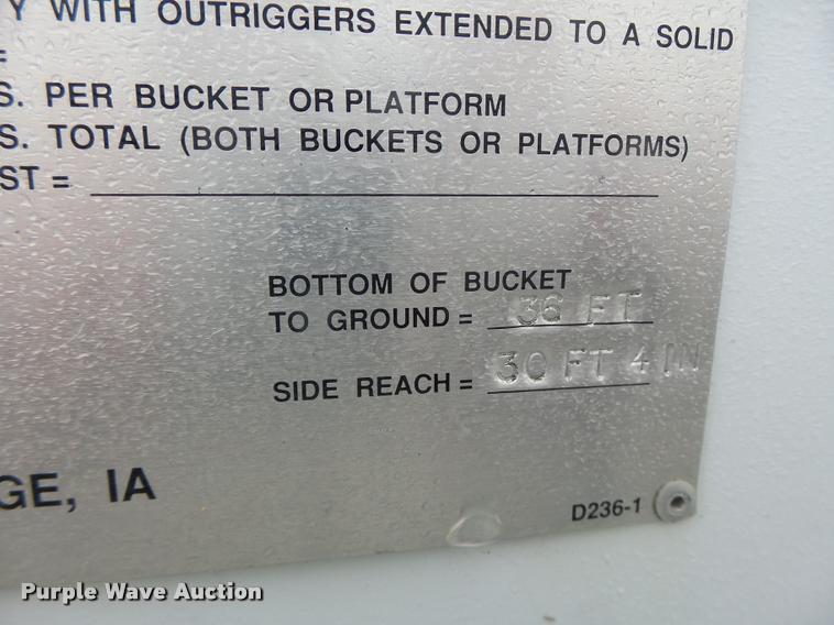 image for item K5663 2001 Chevrolet C6500 bucket truck