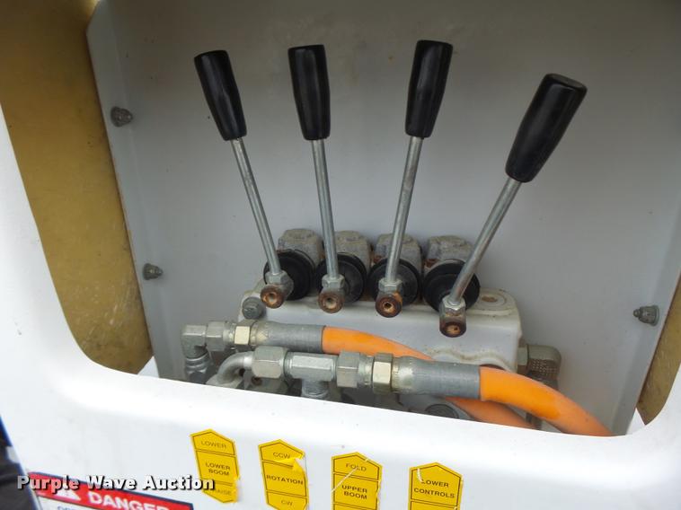 image for item K5663 2001 Chevrolet C6500 bucket truck