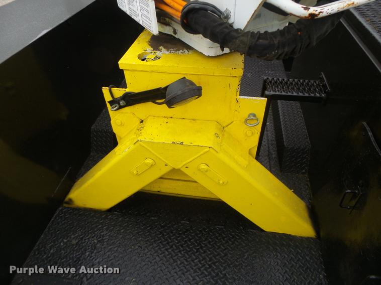 image for item K5663 2001 Chevrolet C6500 bucket truck