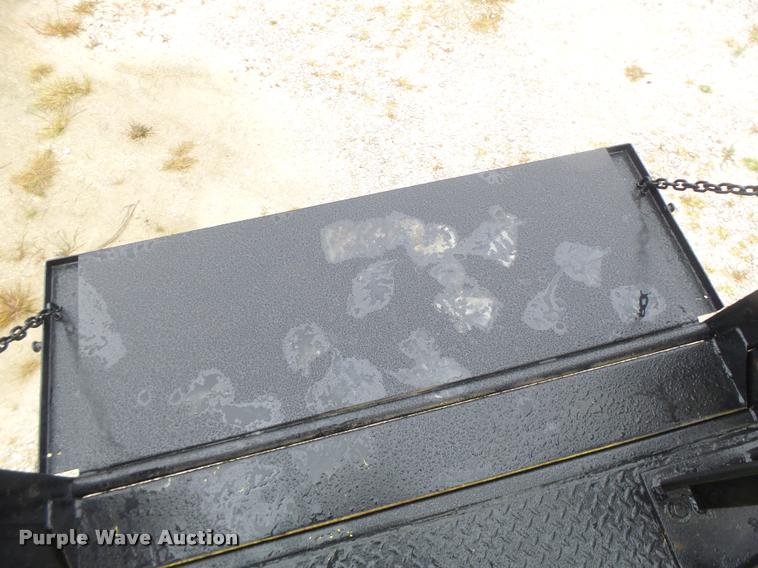 image for item K5663 2001 Chevrolet C6500 bucket truck