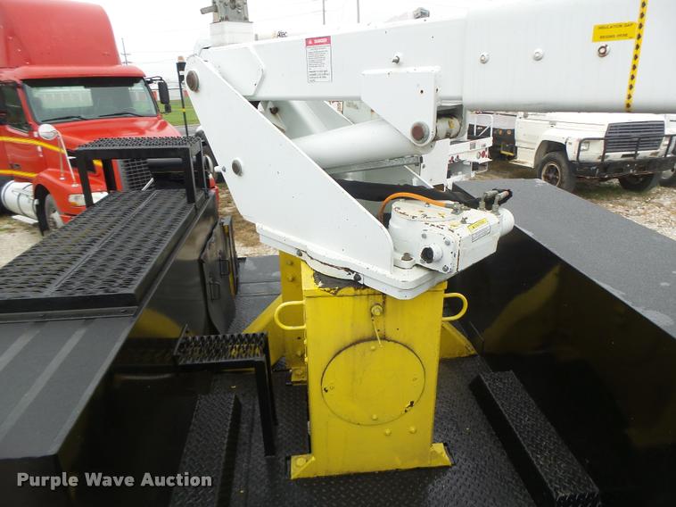 image for item K5663 2001 Chevrolet C6500 bucket truck